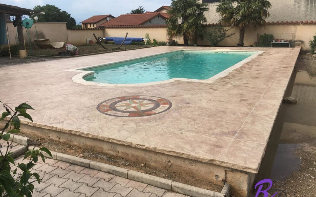 Plage de piscine en béton imprimé à Quincieux 69650 matrice italienne