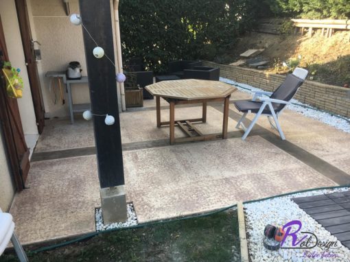 69310 Pierre Bénite terrasse moderne empreinte bois cèdres et granit sans veines