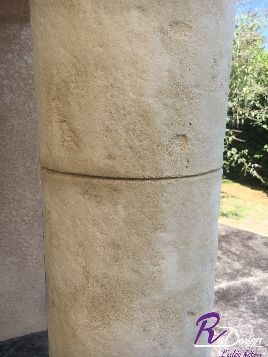 entourage poteau béton décor pierre de bourgogne à Ambérieux d'Azergues