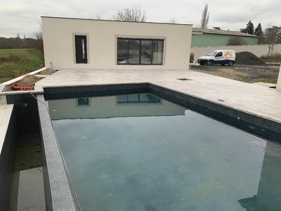 piscine a débordement et pool house à Dardilly