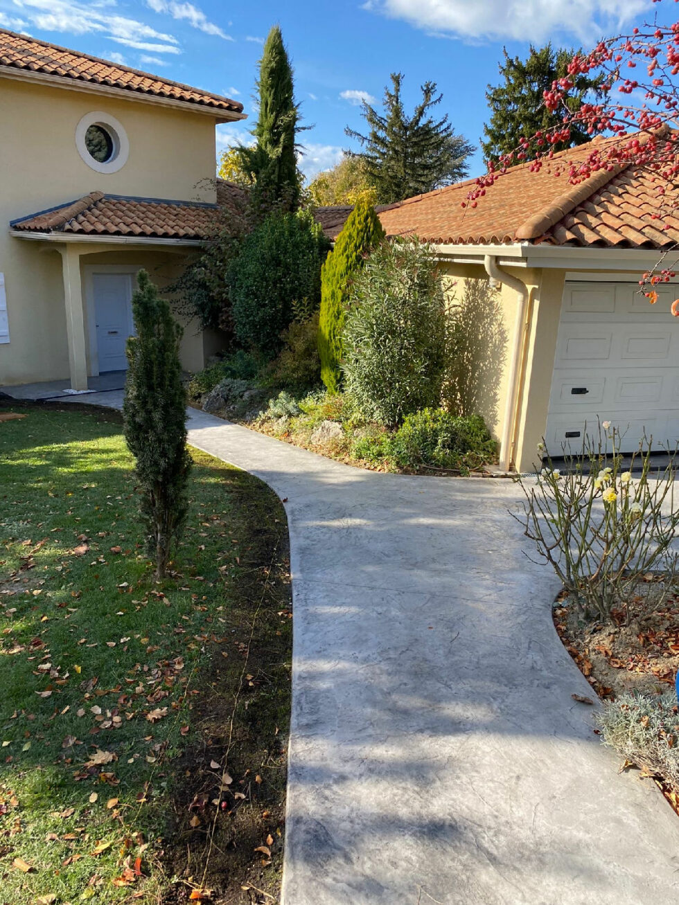 à Saint-Didier-au-Mont-d'or, chemin d'accès à la maison