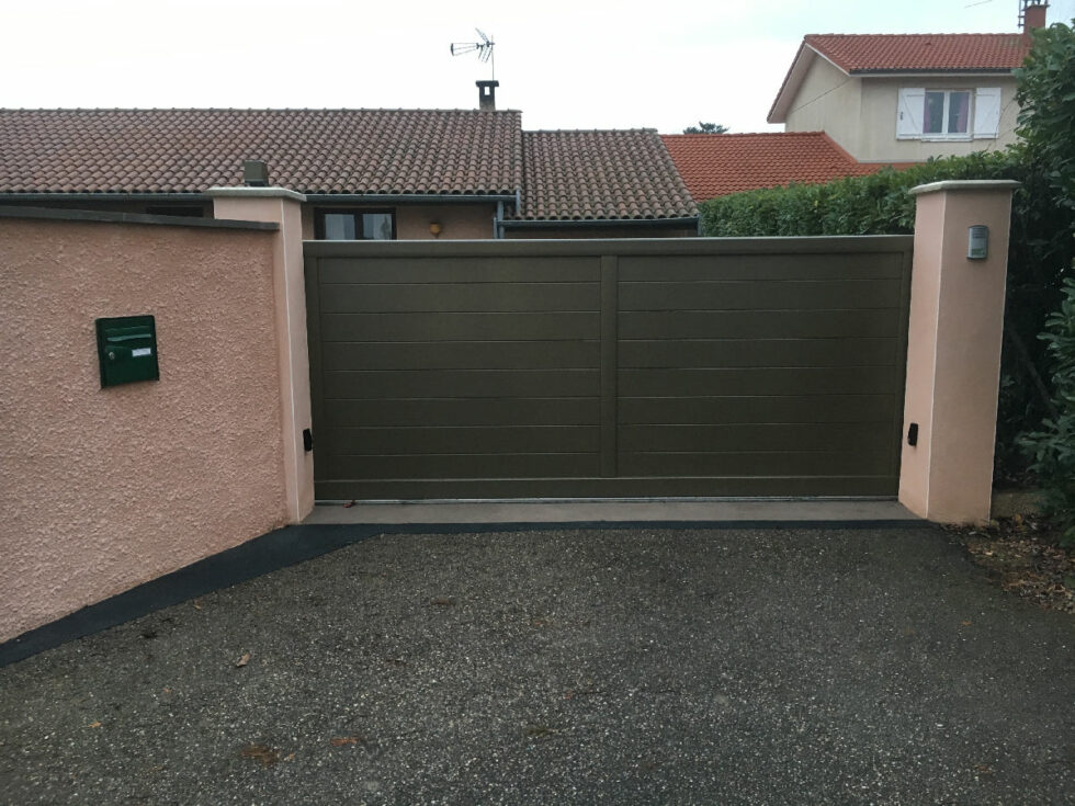 seuil du portail extérieur - GENAY