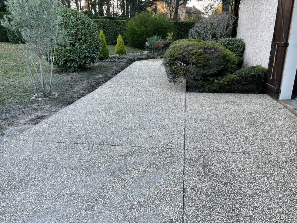terrasse en béton désactivé à charbonnières-les-bains