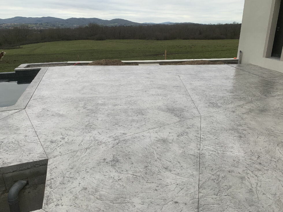 terrasse en béton empreinte sur elevee