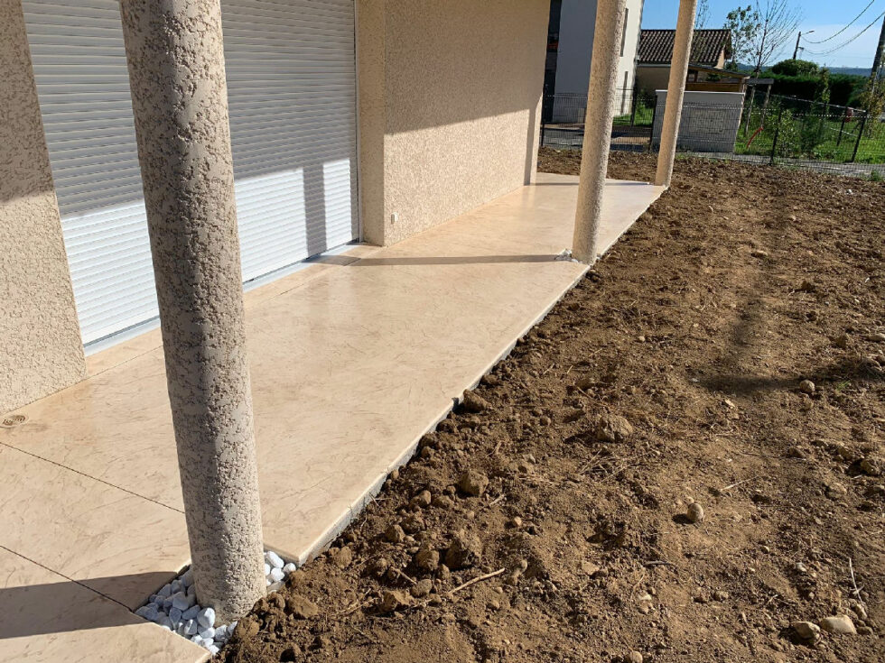 terrasse sous auvent à Massieux