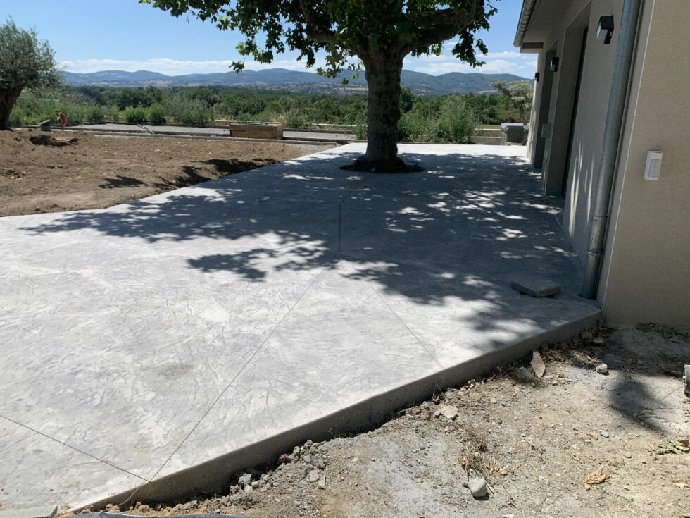 vue d'une partie de la terrasse à Dardllly