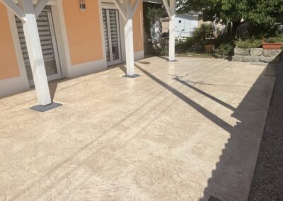 Grande terrase en béton empreinte couleur Bourgogne Sun Buff