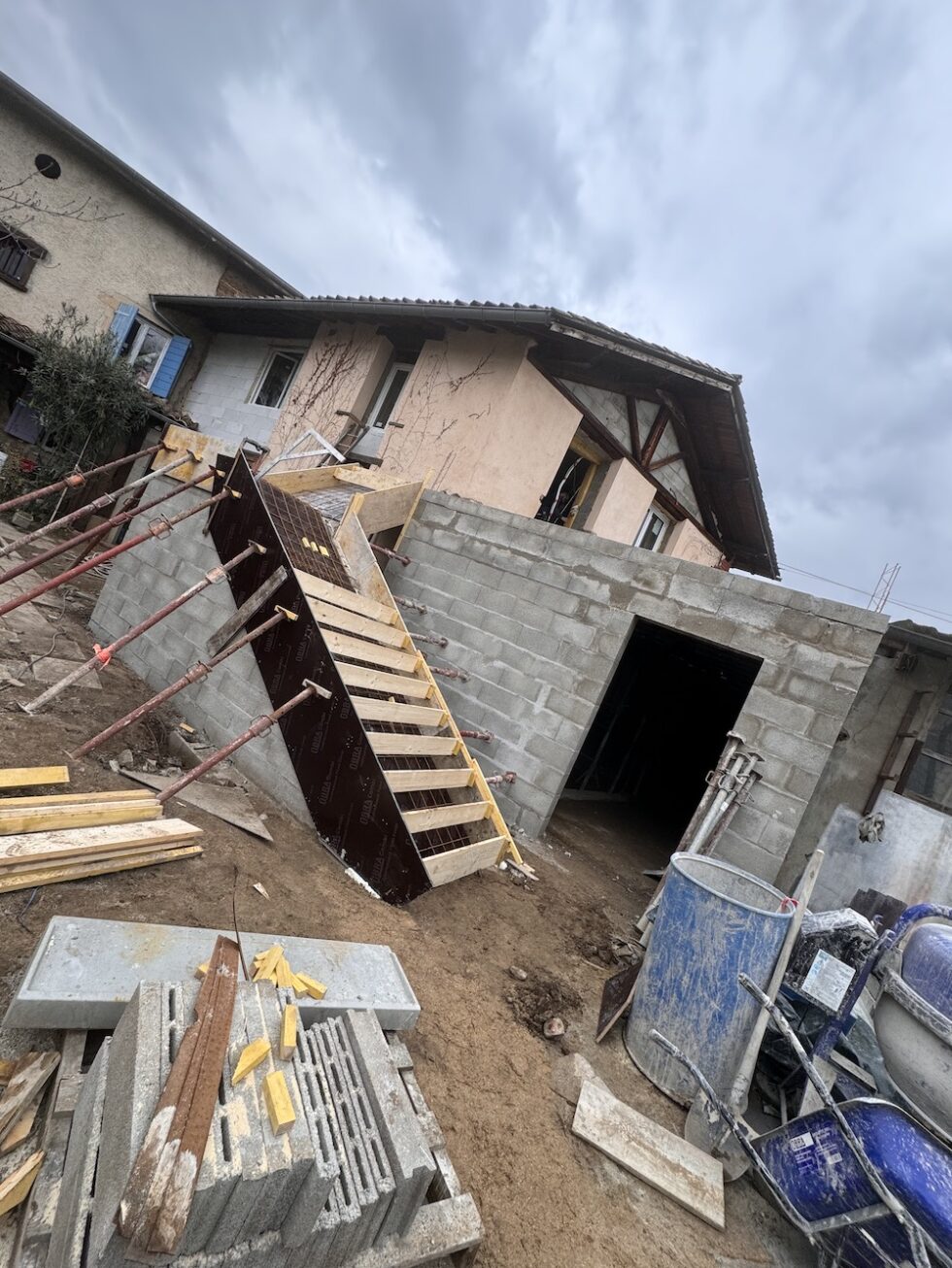 Préparation coffrage escalier